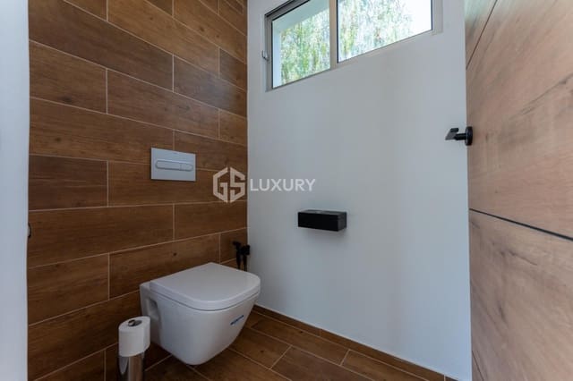 5 slaapkamer Villa te koop in Arona met garage - € 895.000 (Ref: 9687579)