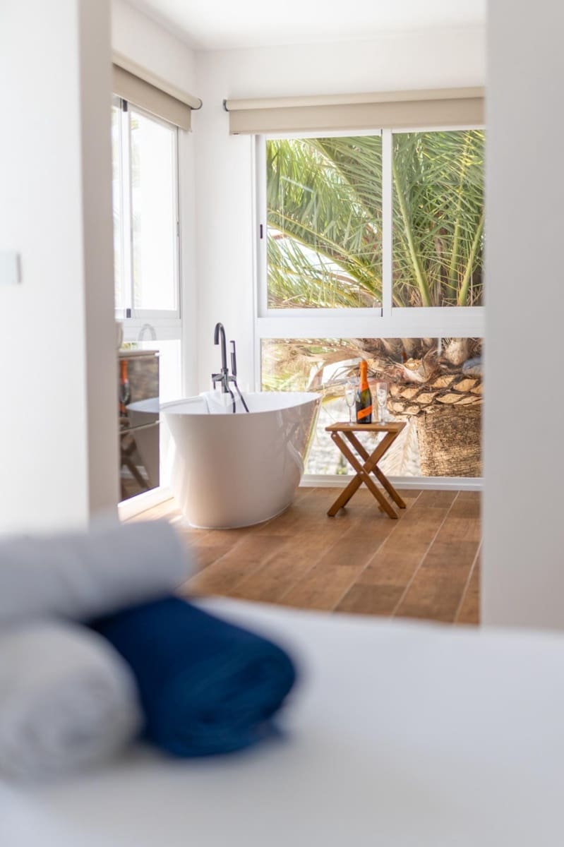 5 slaapkamer Villa te koop in Arona met garage - € 995.000 (Ref: 9687579)