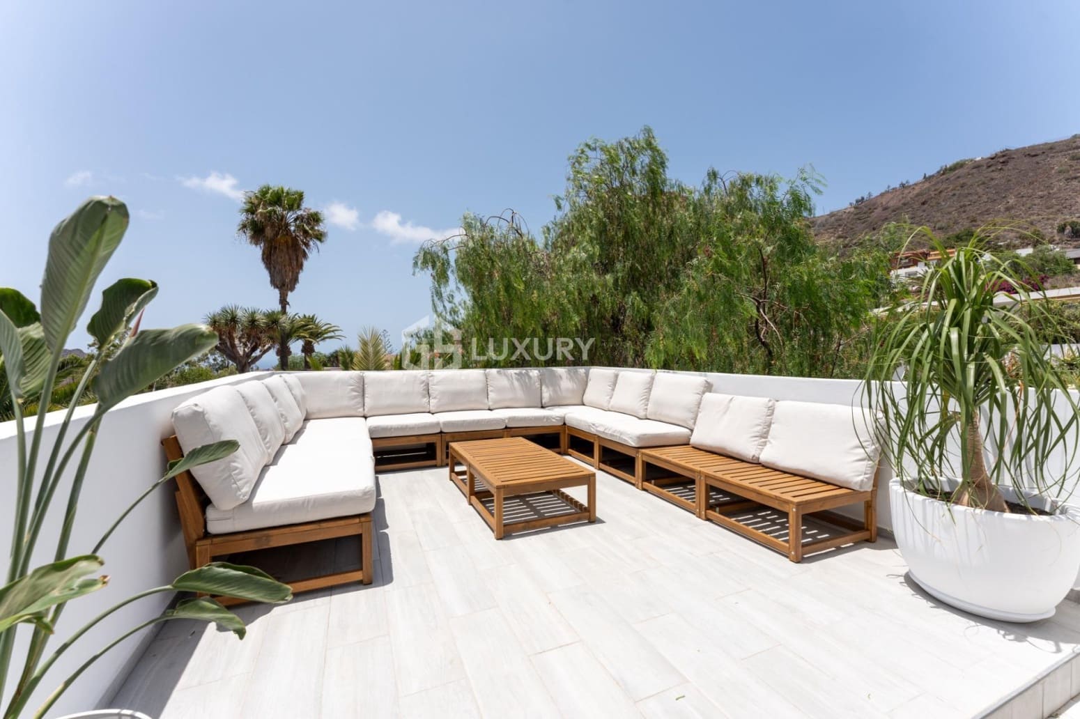 5 slaapkamer Villa te koop in Arona met garage - € 995.000 (Ref: 9687579)