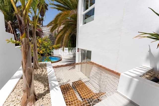 5 slaapkamer Villa te koop in Arona met garage - € 995.000 (Ref: 9687579)