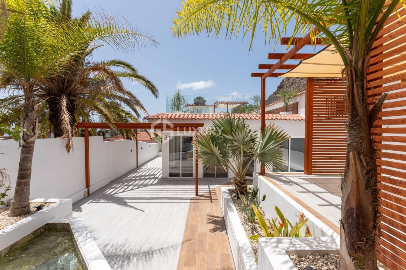 5 slaapkamer Villa te koop in Arona met garage - € 995.000 (Ref: 9687579)