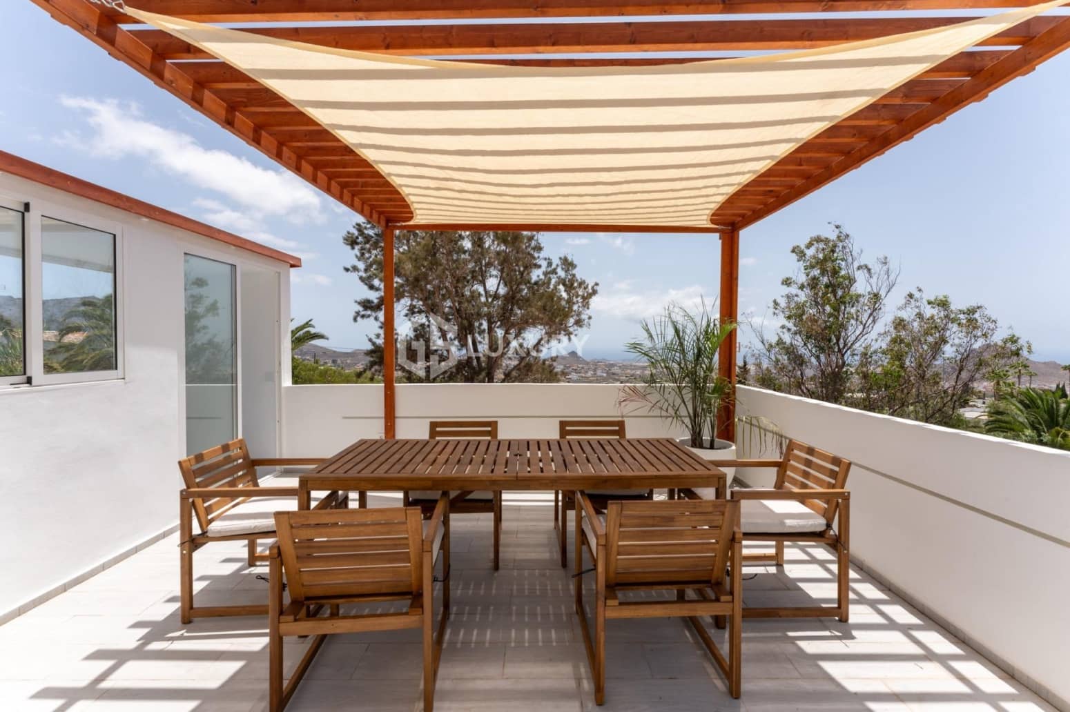 5 slaapkamer Villa te koop in Arona met garage - € 995.000 (Ref: 9687579)