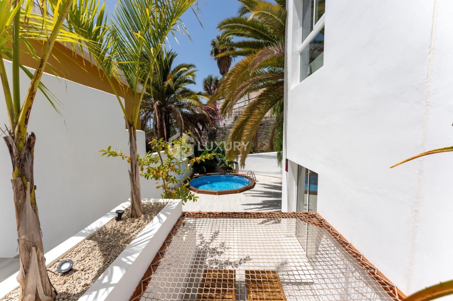 5 slaapkamer Villa te koop in Arona met garage - € 995.000 (Ref: 9687579)