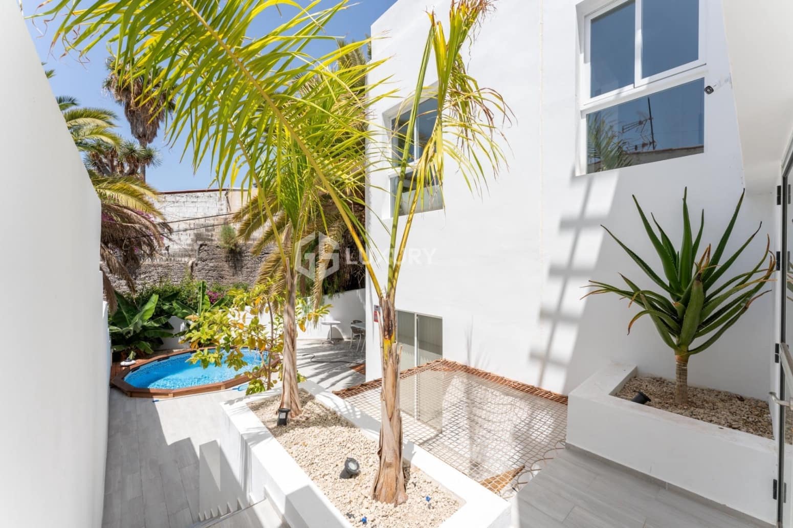 5 slaapkamer Villa te koop in Arona met garage - € 995.000 (Ref: 9687579)