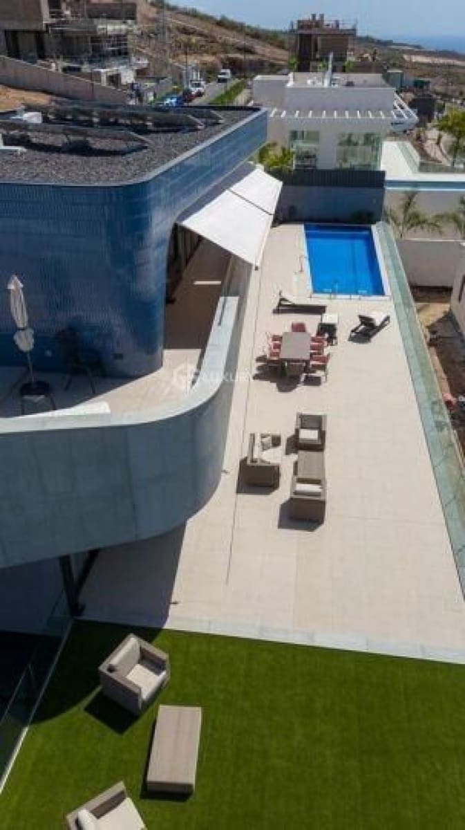 5 bedroom Villa for sale in Guia de Isora with garage - € 6,000,000 (Ref: 9697803)