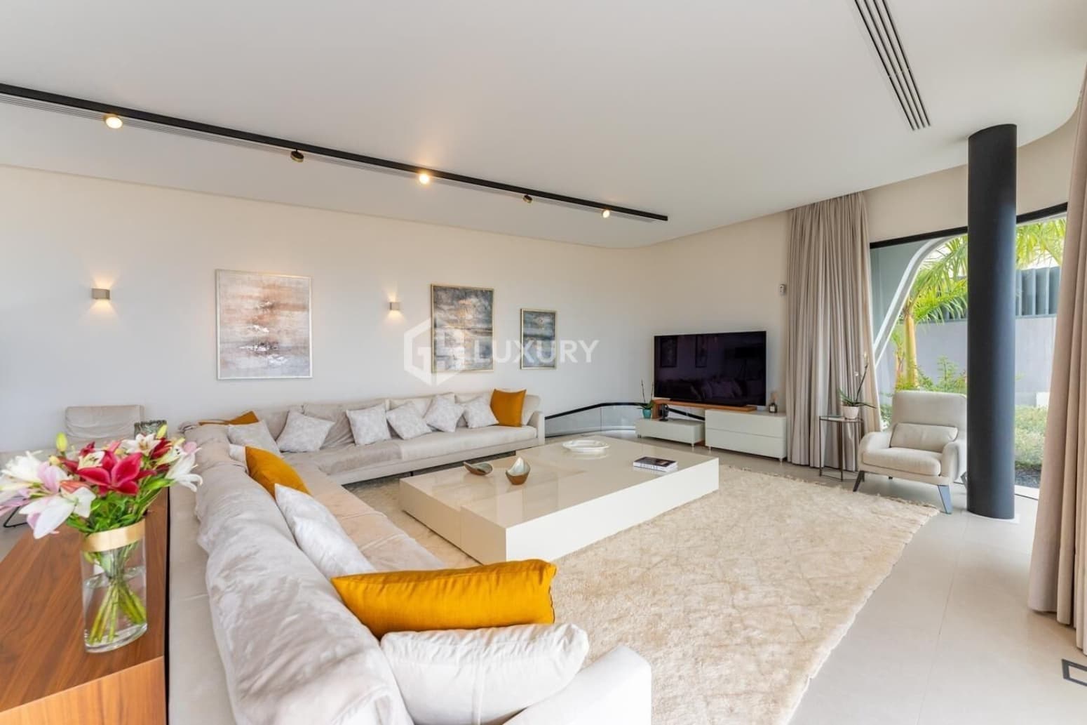 5 bedroom Villa for sale in Guia de Isora with garage - € 6,000,000 (Ref: 9697803)