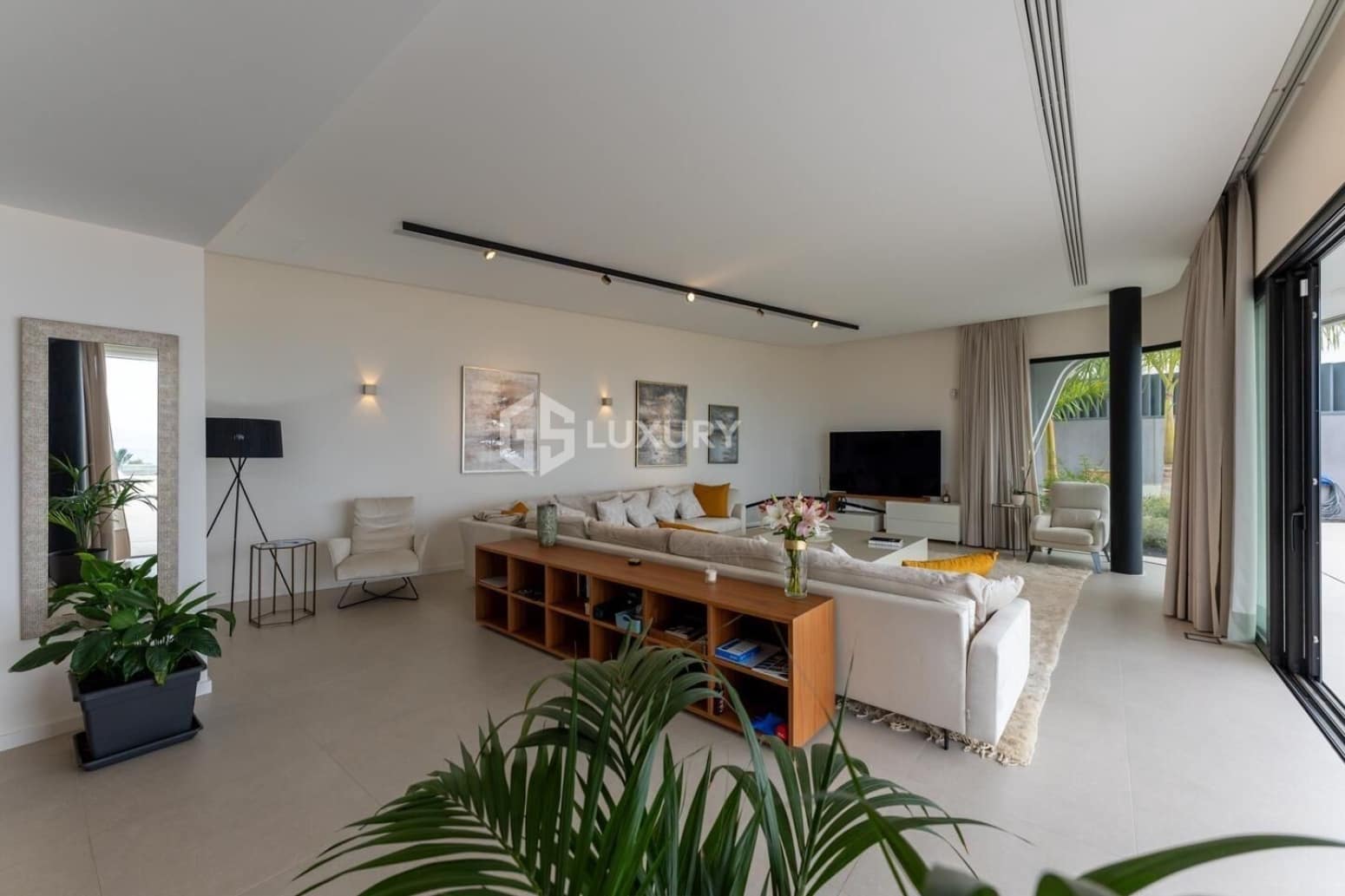 5 bedroom Villa for sale in Guia de Isora with garage - € 6,000,000 (Ref: 9697803)