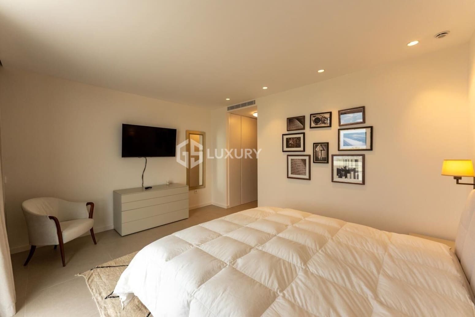 5 bedroom Villa for sale in Guia de Isora with garage - € 6,000,000 (Ref: 9697803)