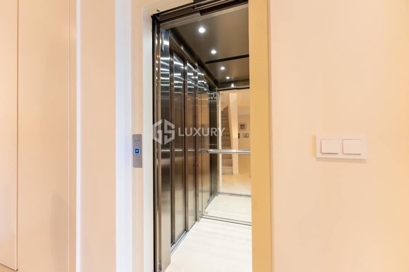 5 bedroom Villa for sale in Guia de Isora with garage - € 6,000,000 (Ref: 9697803)