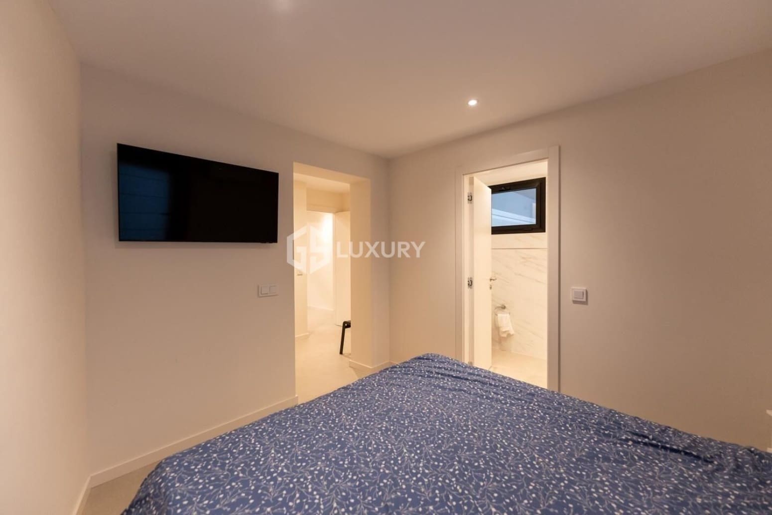 5 bedroom Villa for sale in Guia de Isora with garage - € 6,000,000 (Ref: 9697803)