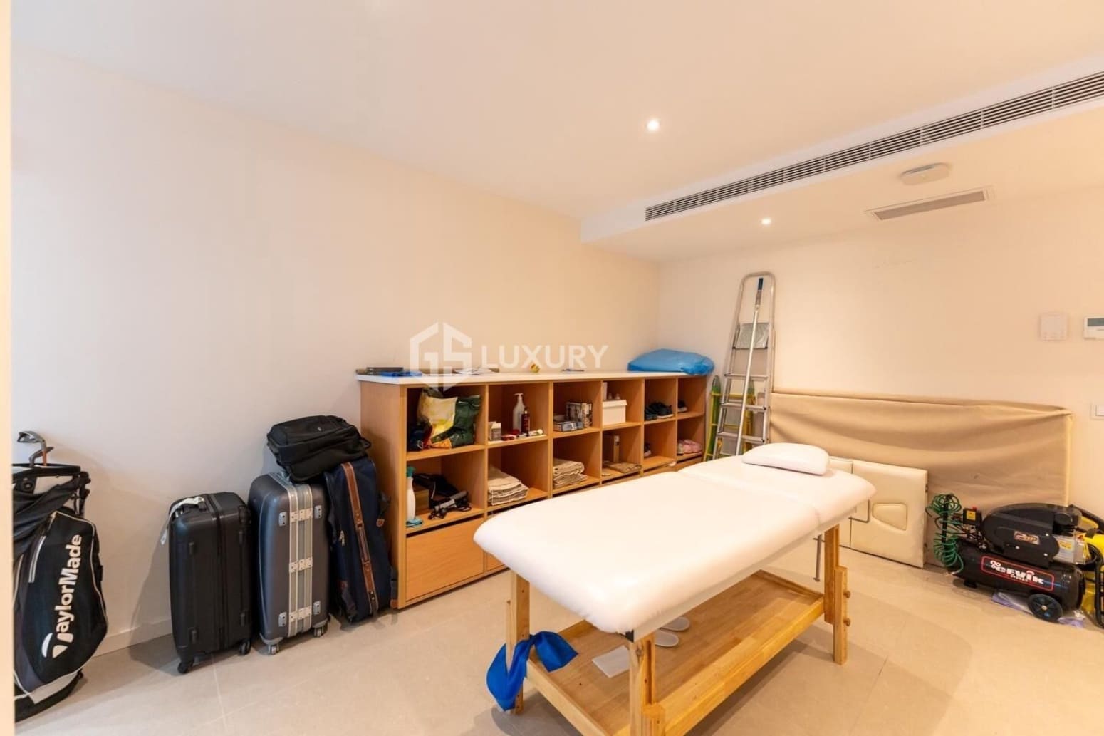 5 bedroom Villa for sale in Guia de Isora with garage - € 6,000,000 (Ref: 9697803)