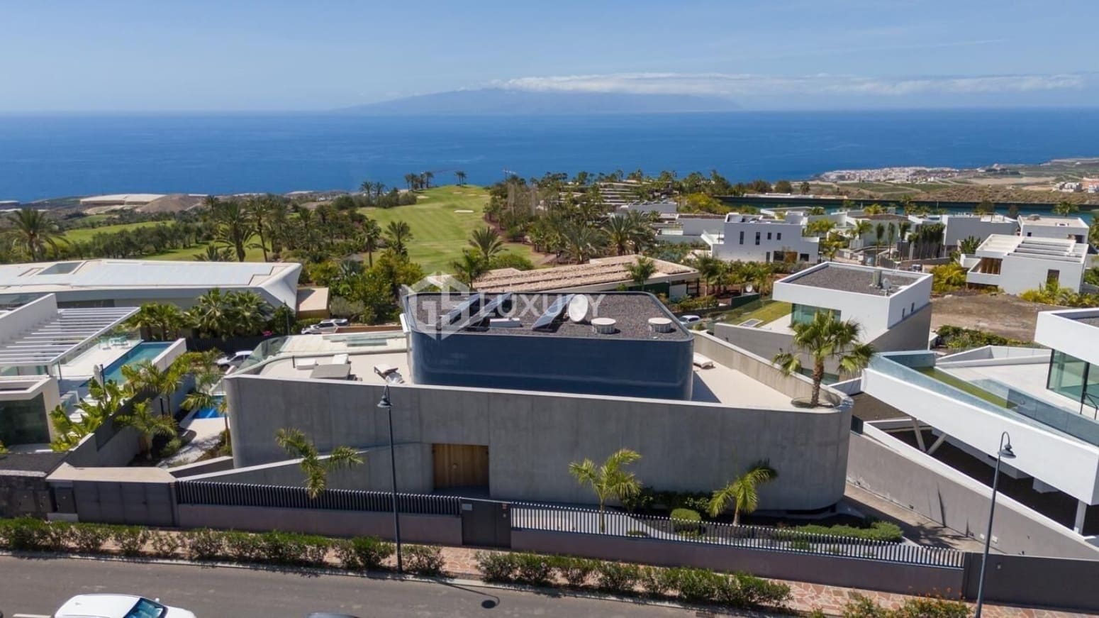 5 bedroom Villa for sale in Guia de Isora with garage - € 6,000,000 (Ref: 9697803)