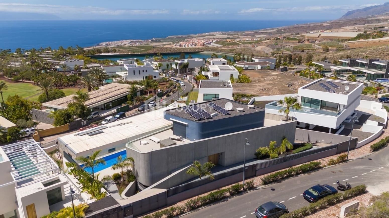 5 bedroom Villa for sale in Guia de Isora with garage - € 6,000,000 (Ref: 9697803)