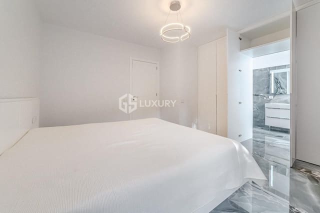 5 makuuhuone Huvila myytävänä paikassa Playa del Duque, Adeje mukana 
autotalli - 2 100 000 € (Ref: 9700042)