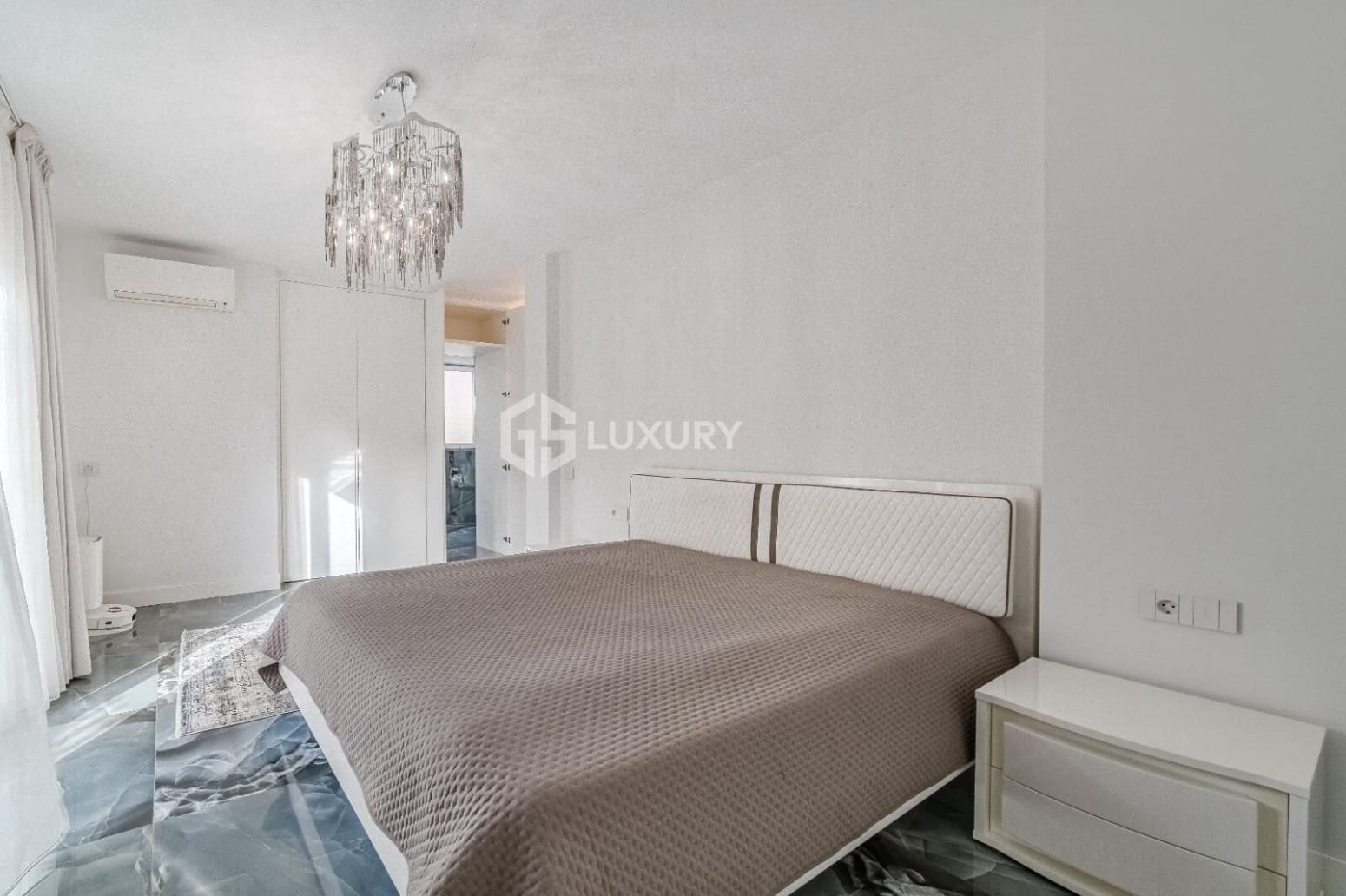 5 slaapkamer Villa te koop in Adeje met garage - € 2.100.000 (Ref: 9700042)