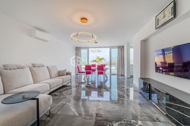 5 soveværelse Villa til salg i Playa del Duque, Adeje med garage - € 2.100.000 (Ref: 9700042)