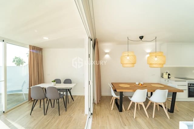 2 makuuhuone Huvila myytävänä paikassa San Eugenio Alto, Adeje mukana 
autotalli - 879 000 € (Ref: 9700043)
