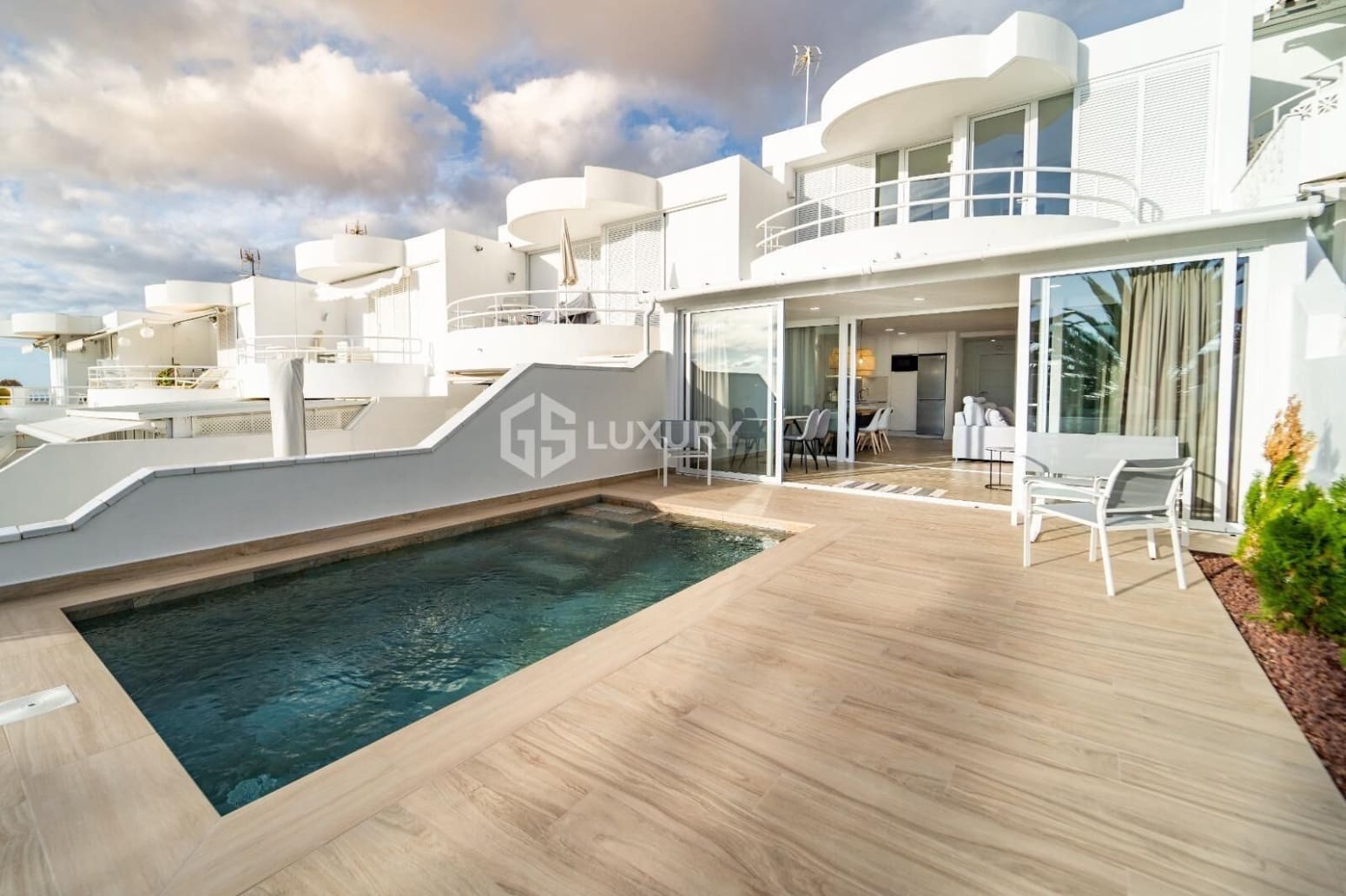 2 slaapkamer Villa te koop in Adeje met garage - € 879.000 (Ref: 9700043)