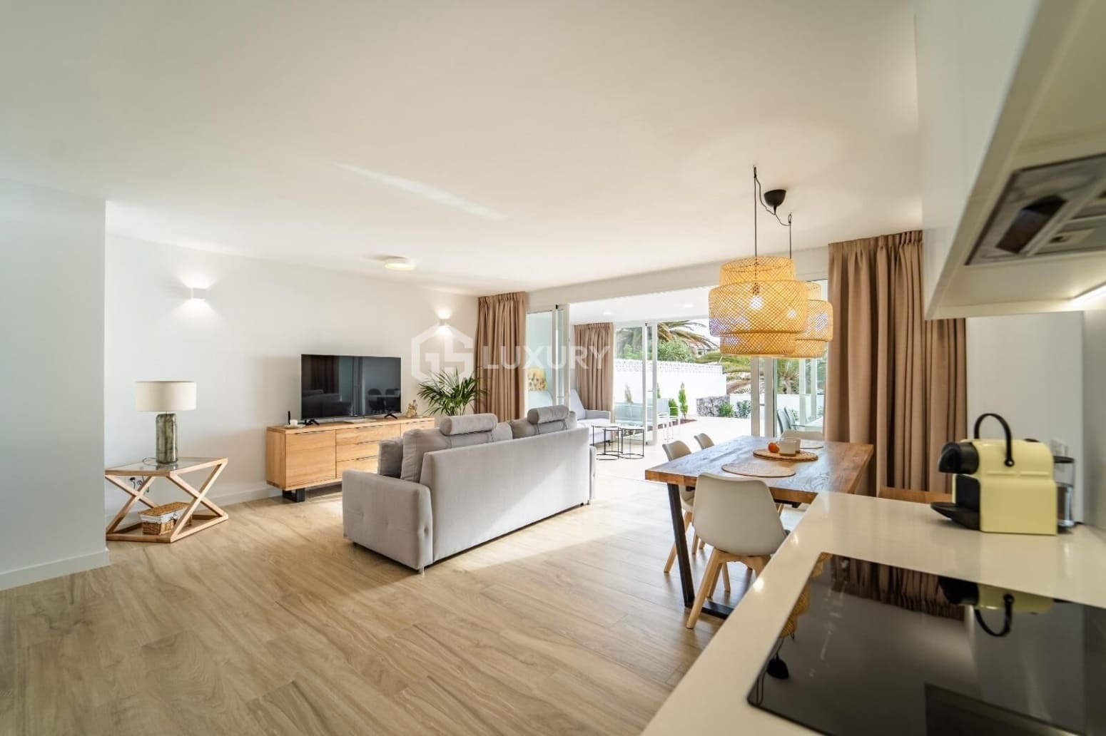 2 slaapkamer Villa te koop in Adeje met garage - € 879.000 (Ref: 9700043)