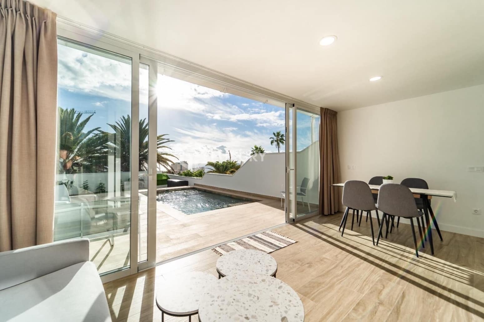 2 slaapkamer Villa te koop in Adeje met garage - € 879.000 (Ref: 9700043)