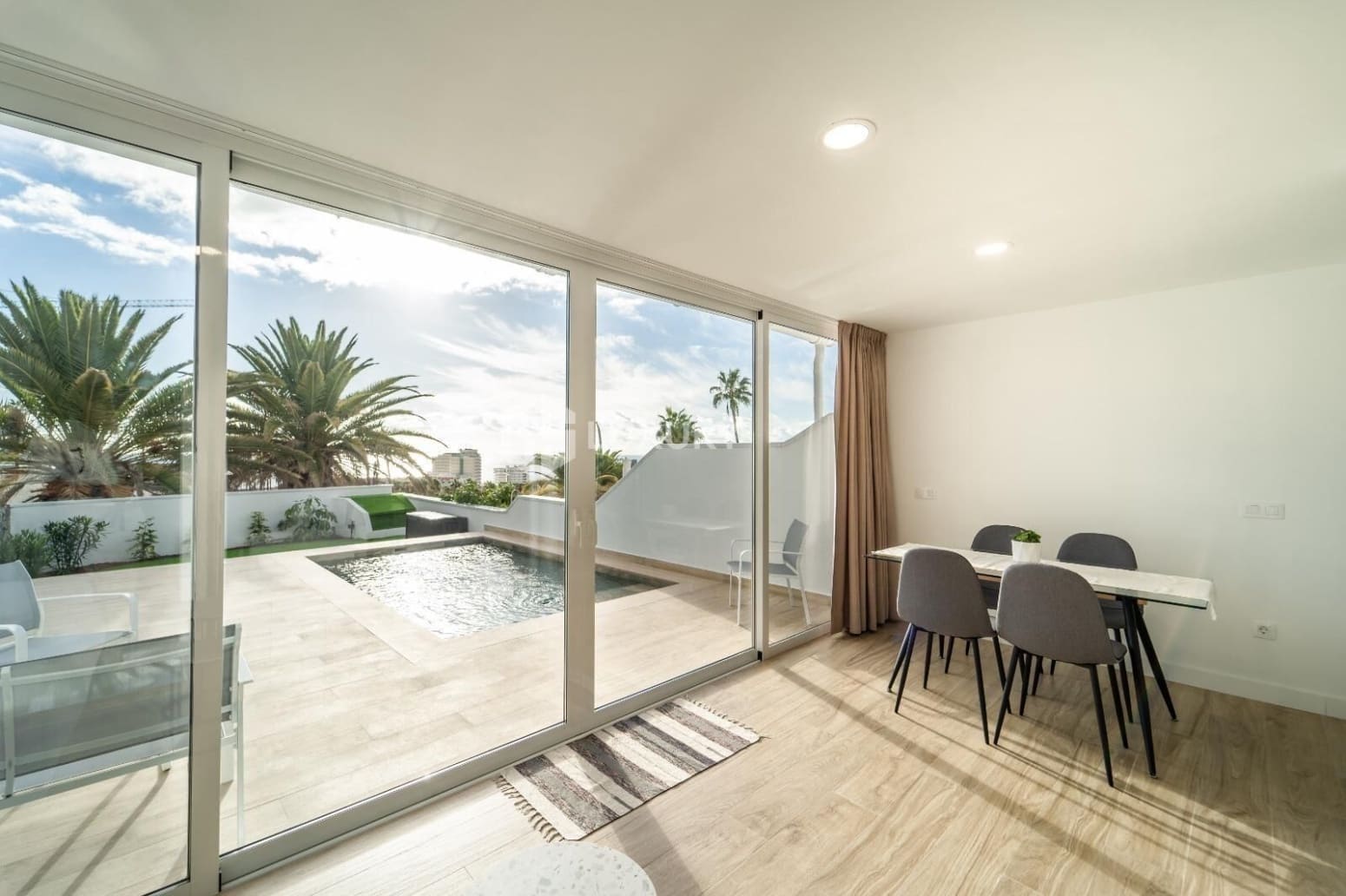 2 slaapkamer Villa te koop in Adeje met garage - € 879.000 (Ref: 9700043)