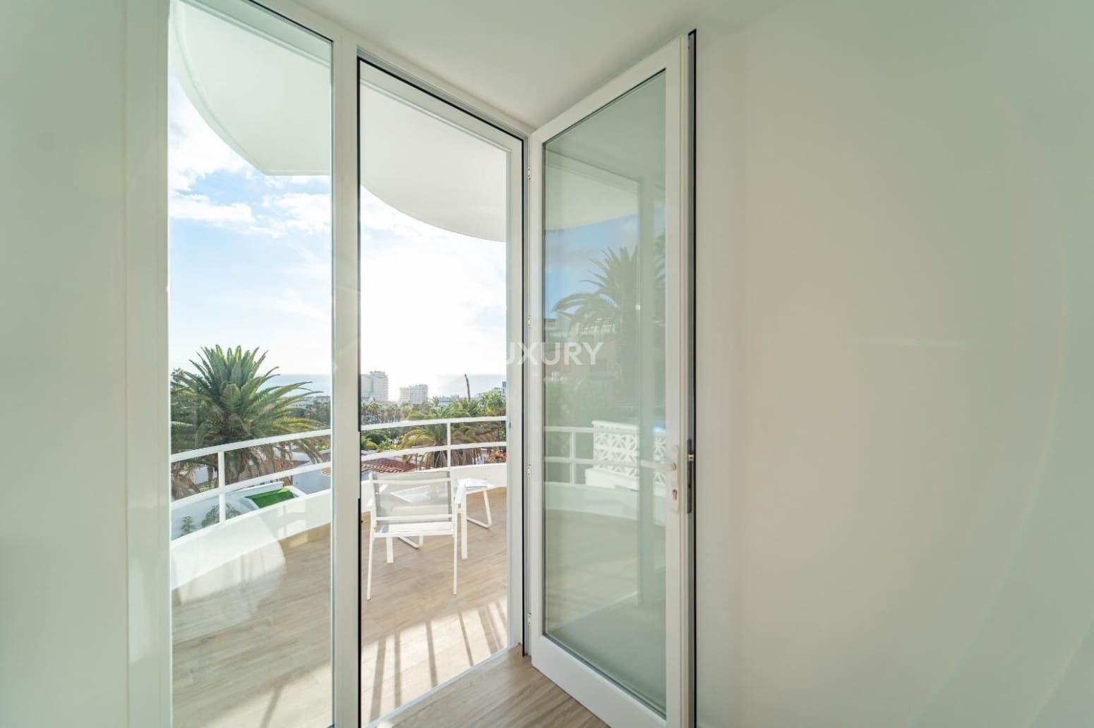 2 slaapkamer Villa te koop in Adeje met garage - € 879.000 (Ref: 9700043)