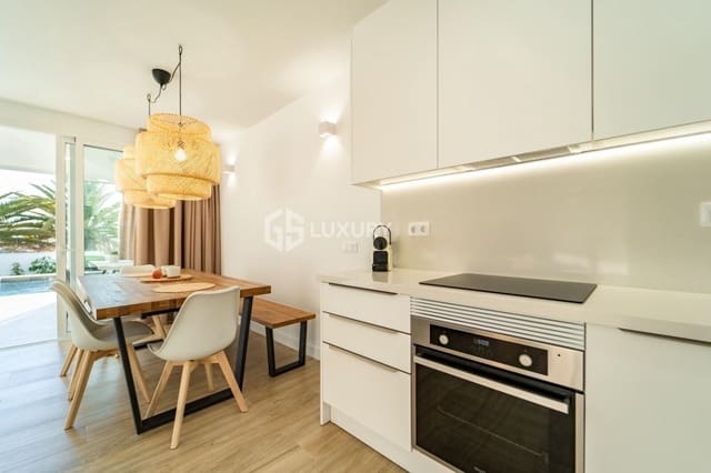 2 sypialnia Willa na sprzedaż w San Eugenio Alto, Adeje z garażem - 879 000 € (Ref: 9700043)