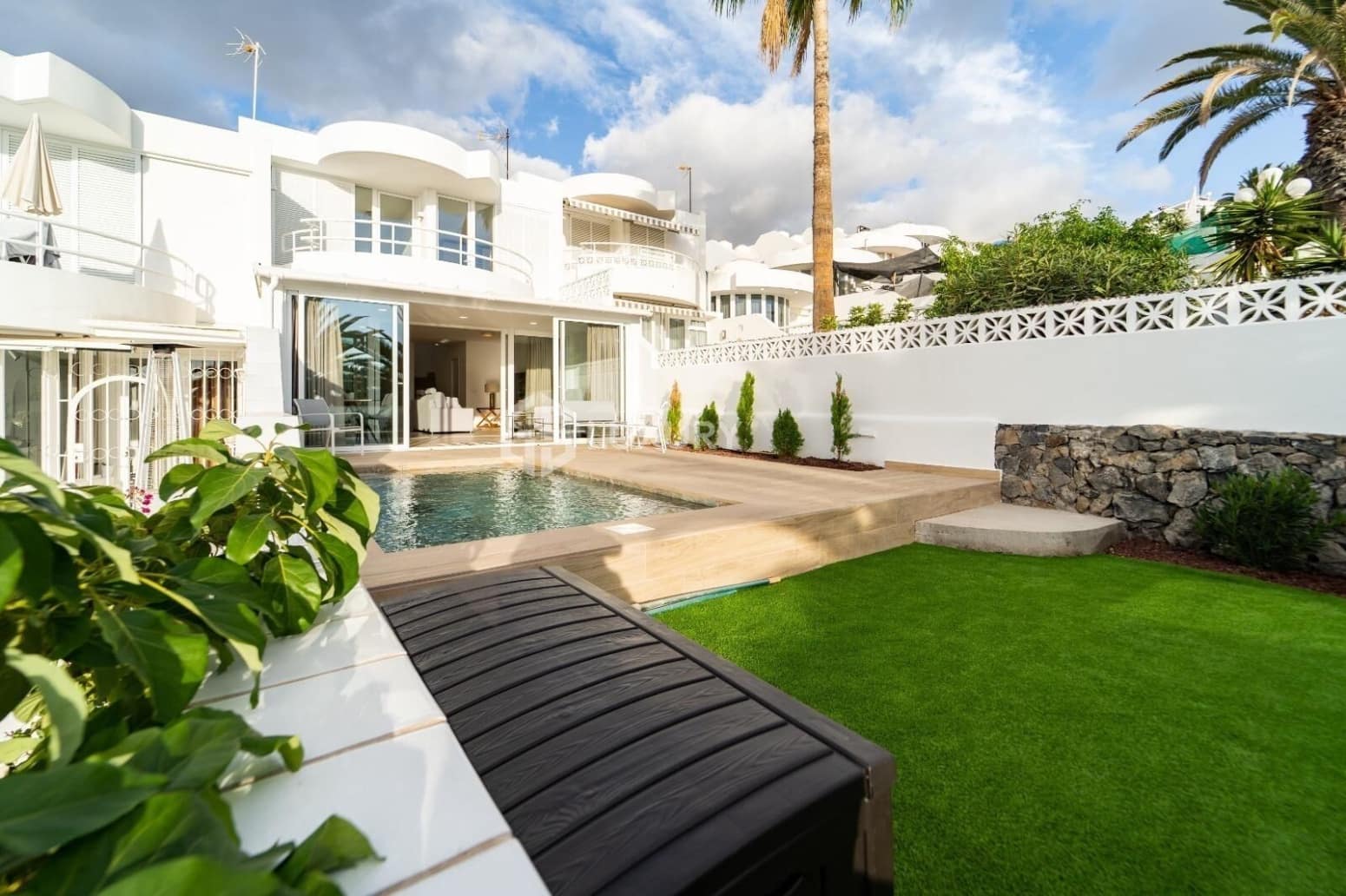 2 slaapkamer Villa te koop in Adeje met garage - € 879.000 (Ref: 9700043)