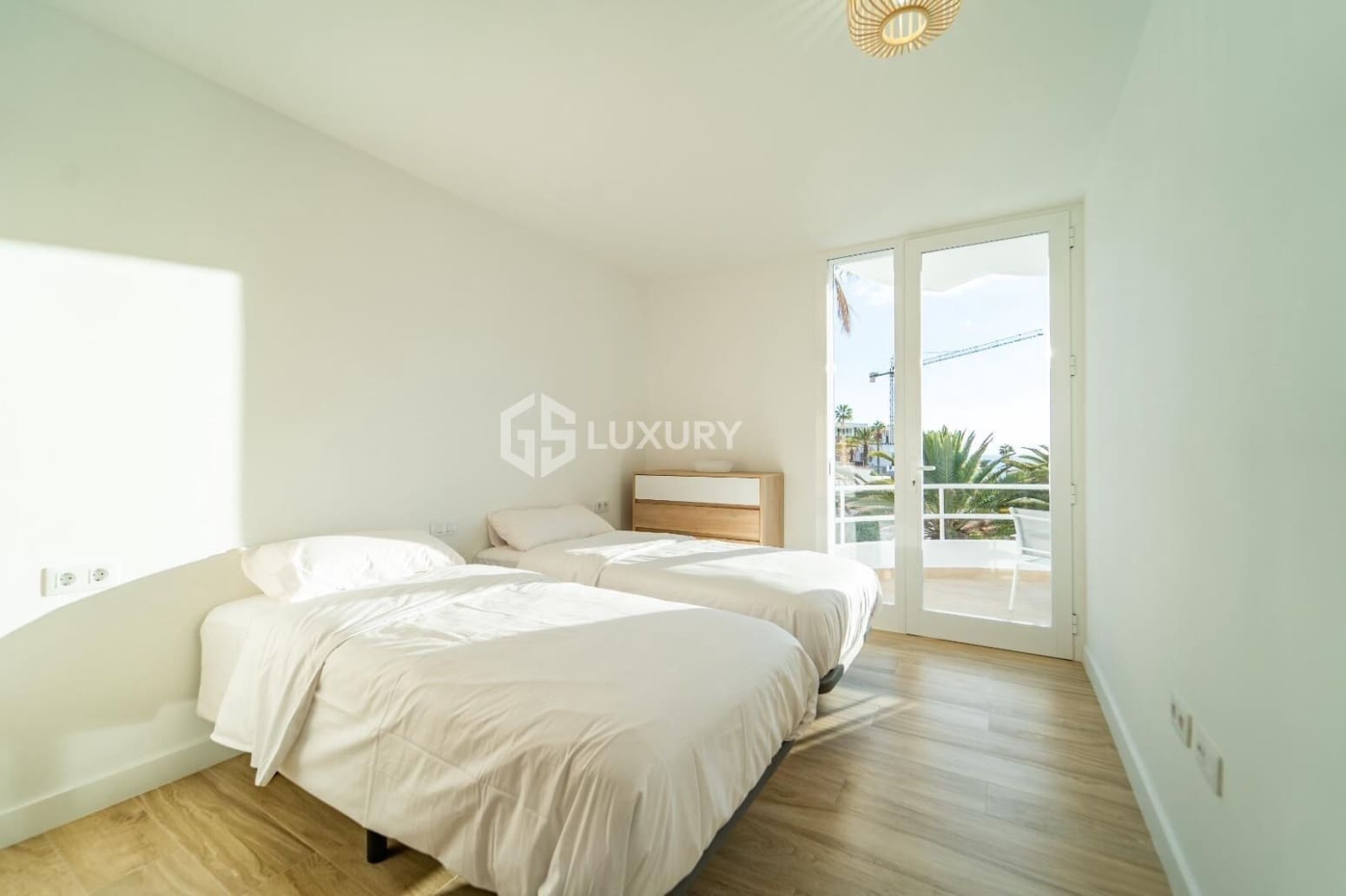 2 slaapkamer Villa te koop in Adeje met garage - € 879.000 (Ref: 9700043)