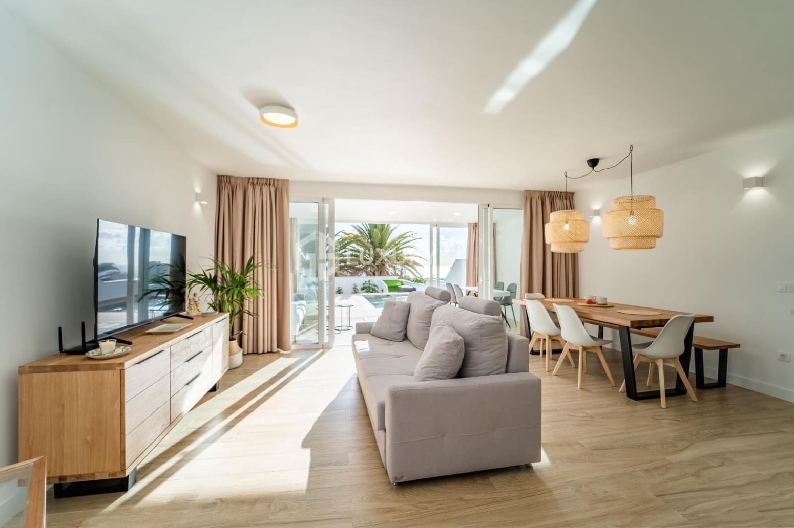 2 slaapkamer Villa te koop in Adeje met garage - € 879.000 (Ref: 9700043)