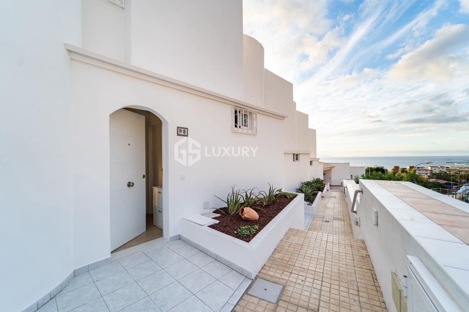 2 slaapkamer Villa te koop in Adeje met garage - € 879.000 (Ref: 9700043)