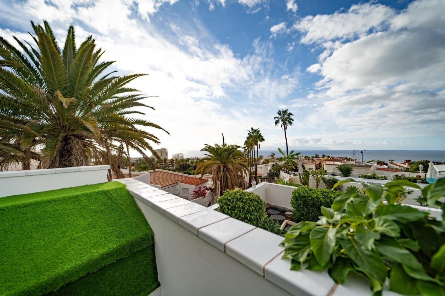 2 slaapkamer Villa te koop in Adeje met garage - € 879.000 (Ref: 9700043)