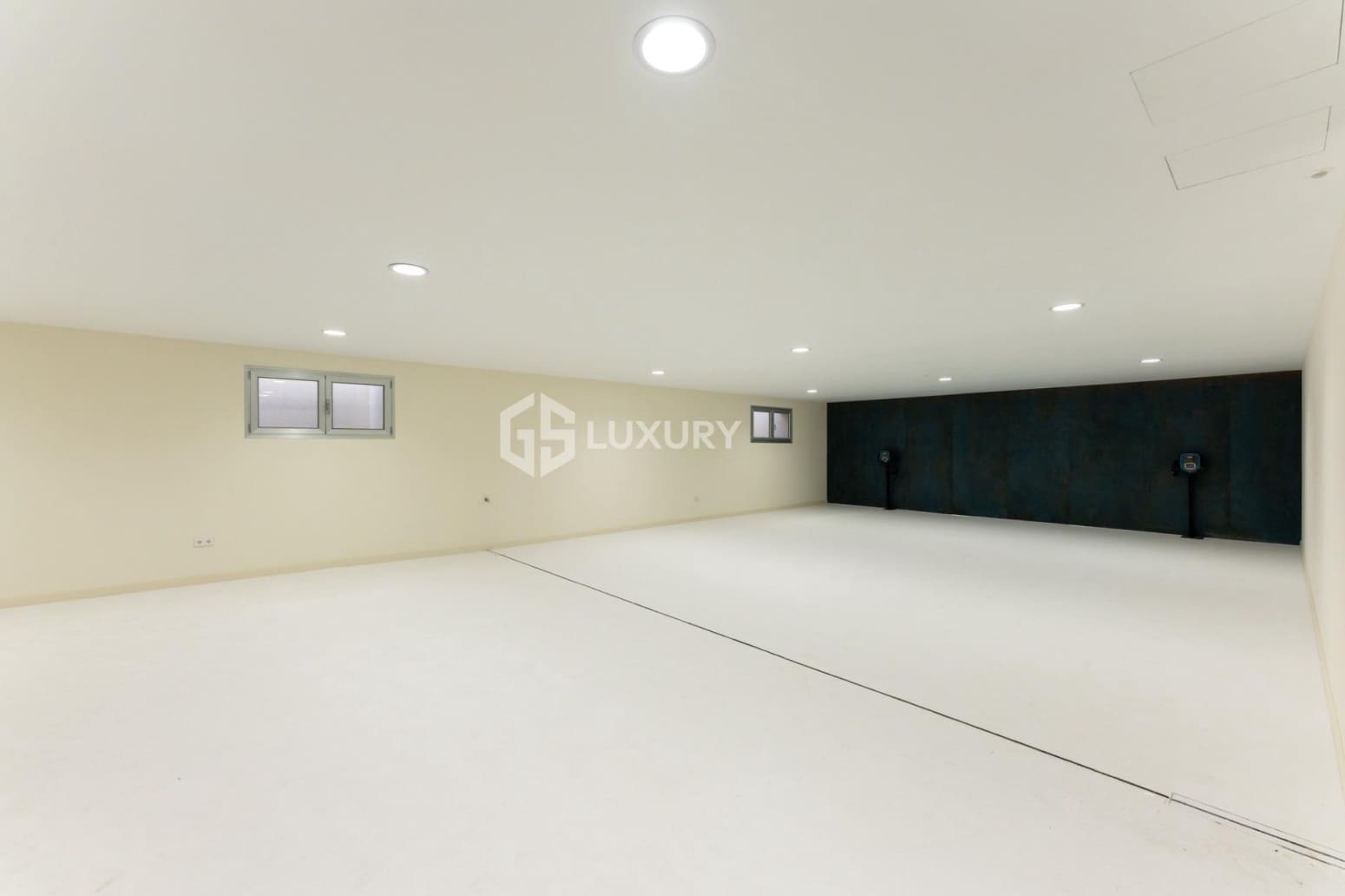 4 bedroom Villa for sale in Guia de Isora with garage - € 5,000,000 (Ref: 9700044)