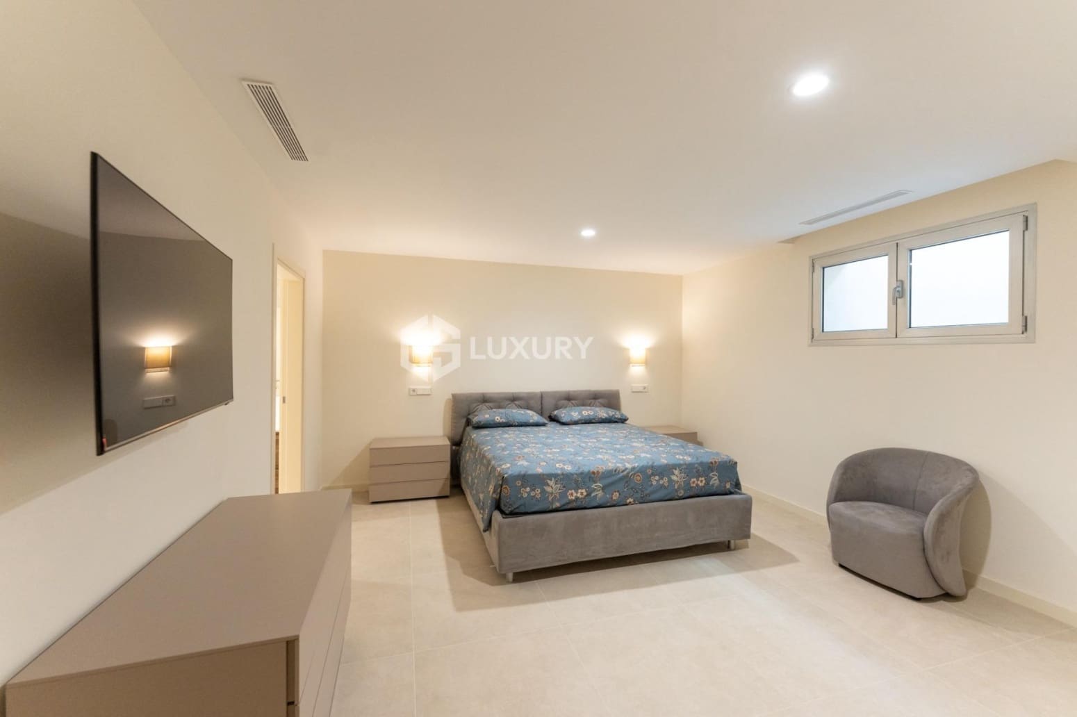 4 bedroom Villa for sale in Guia de Isora with garage - € 5,000,000 (Ref: 9700044)