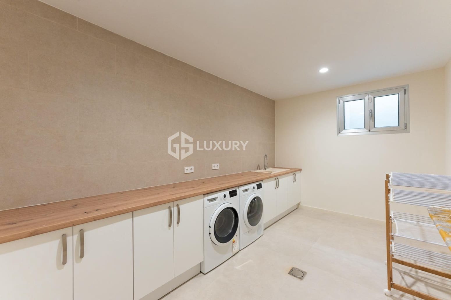 4 bedroom Villa for sale in Guia de Isora with garage - € 5,000,000 (Ref: 9700044)