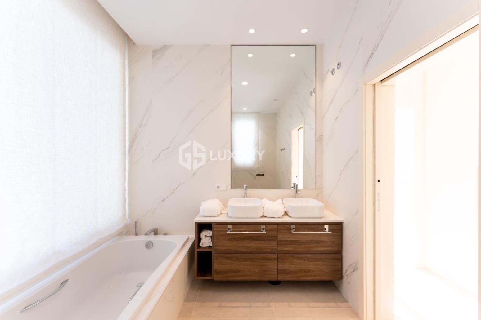 4 bedroom Villa for sale in Guia de Isora with garage - € 5,000,000 (Ref: 9700044)