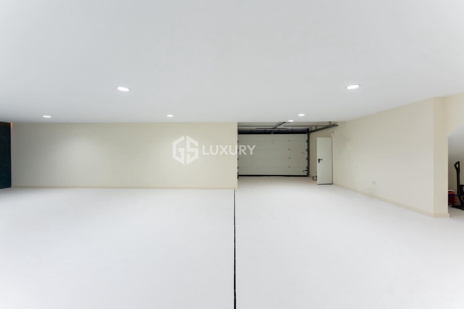 4 bedroom Villa for sale in Guia de Isora with garage - € 5,000,000 (Ref: 9700044)