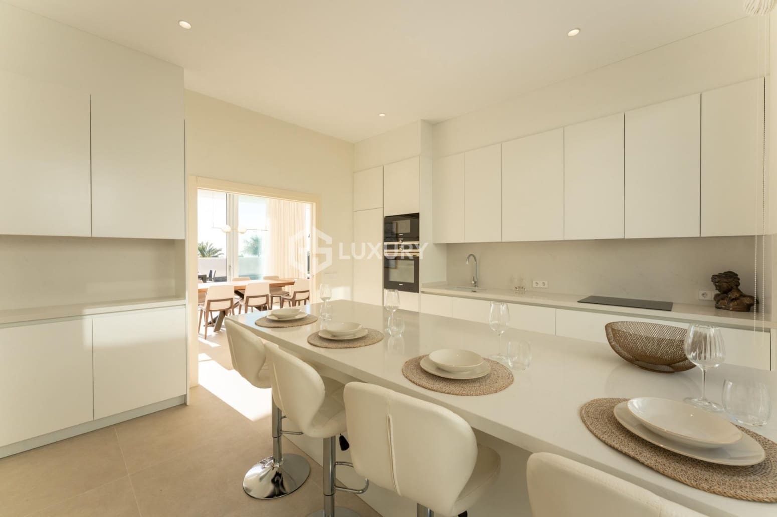 4 bedroom Villa for sale in Guia de Isora with garage - € 5,000,000 (Ref: 9700044)