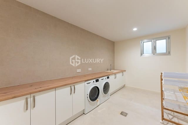 4 makuuhuone Huvila myytävänä paikassa Guía de Isora mukana 
autotalli - 5 000 000 € (Ref: 9700044)