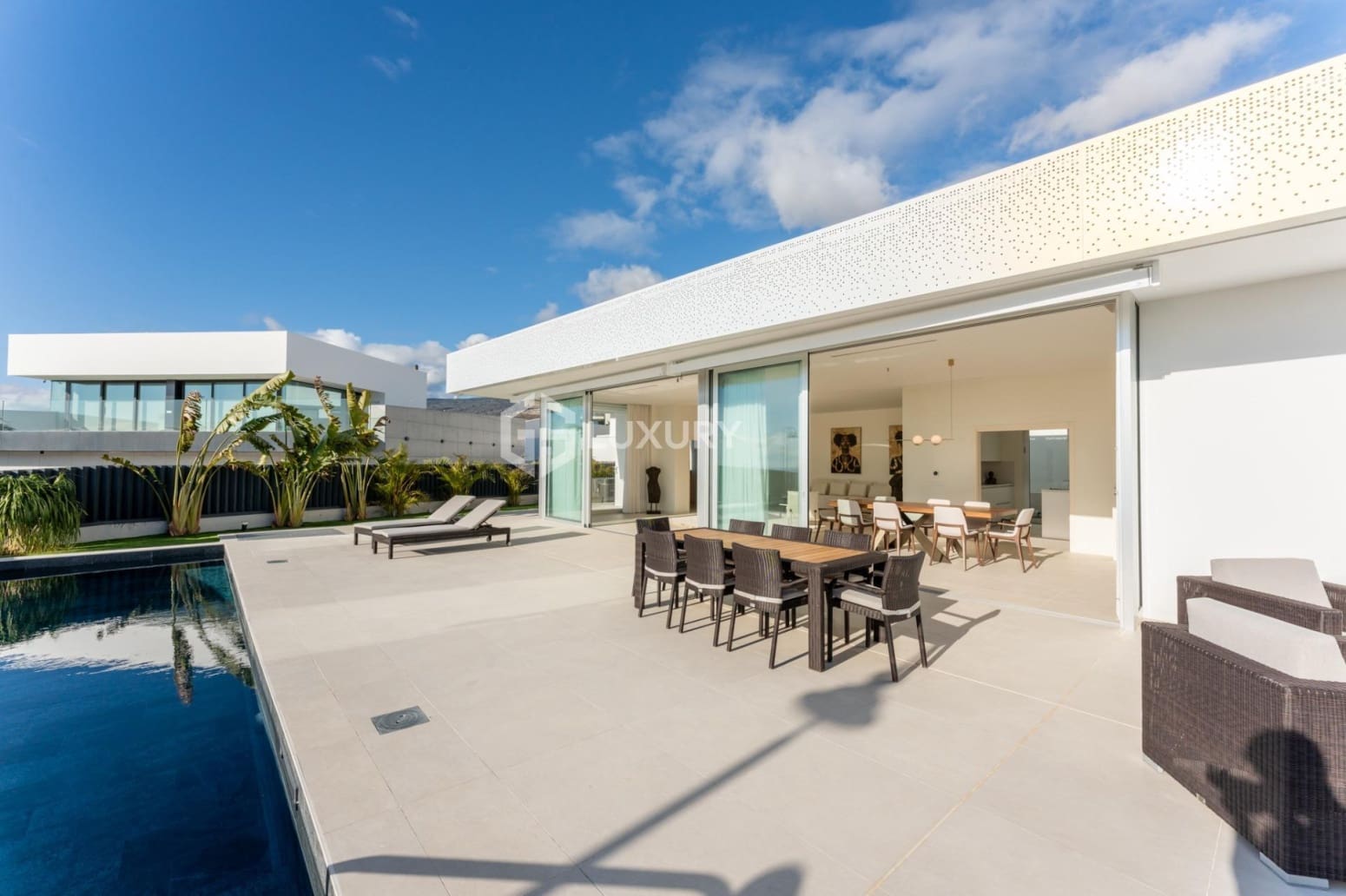 4 bedroom Villa for sale in Guia de Isora with garage - € 5,000,000 (Ref: 9700044)