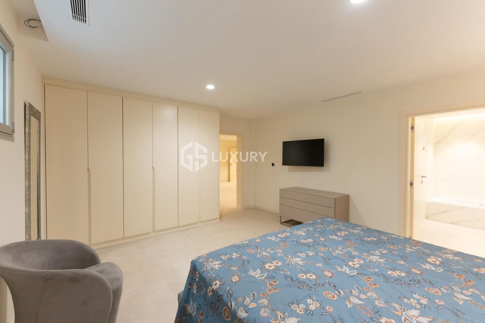 4 bedroom Villa for sale in Guia de Isora with garage - € 5,000,000 (Ref: 9700044)