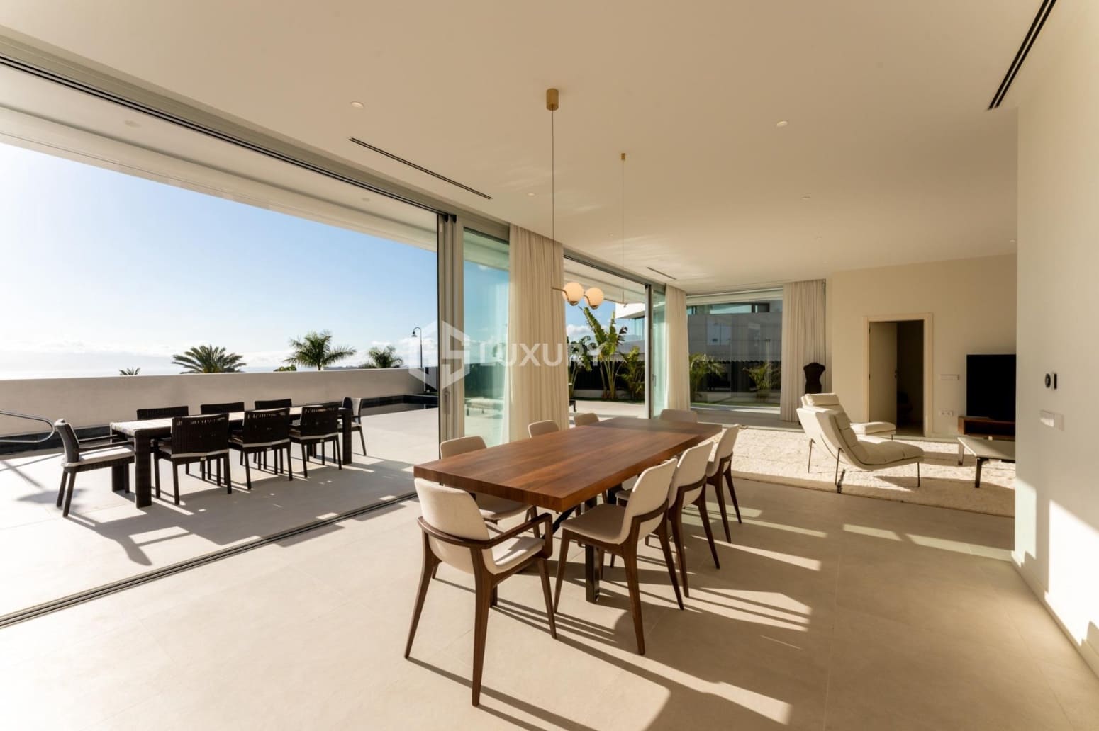 4 bedroom Villa for sale in Guia de Isora with garage - € 5,000,000 (Ref: 9700044)