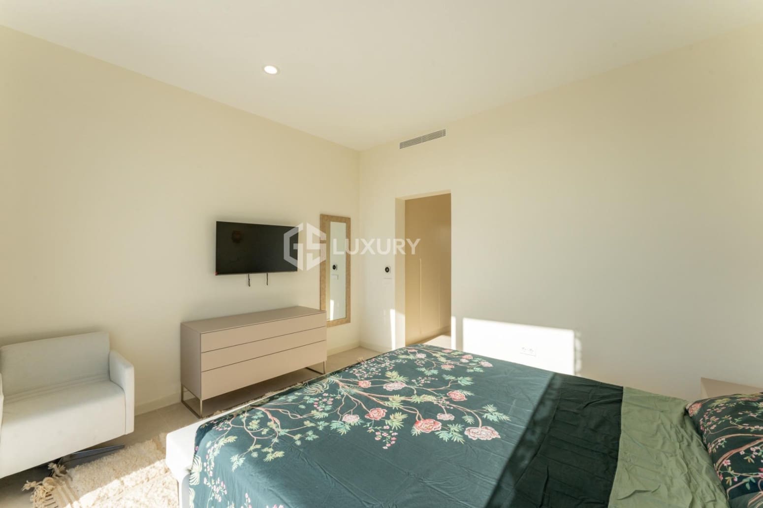 4 bedroom Villa for sale in Guia de Isora with garage - € 5,000,000 (Ref: 9700044)