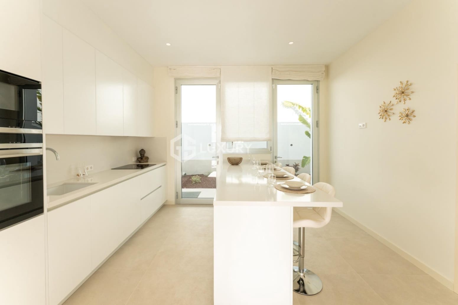 4 bedroom Villa for sale in Guia de Isora with garage - € 5,000,000 (Ref: 9700044)