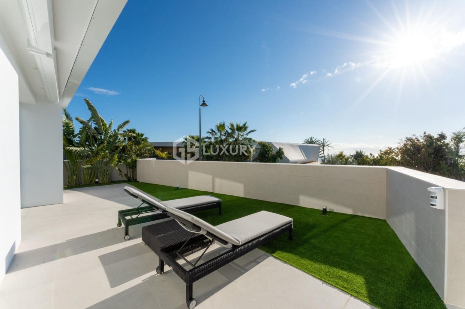 4 bedroom Villa for sale in Guia de Isora with garage - € 5,000,000 (Ref: 9700044)