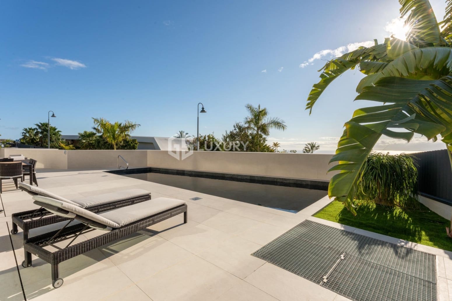 4 bedroom Villa for sale in Guia de Isora with garage - € 5,000,000 (Ref: 9700044)