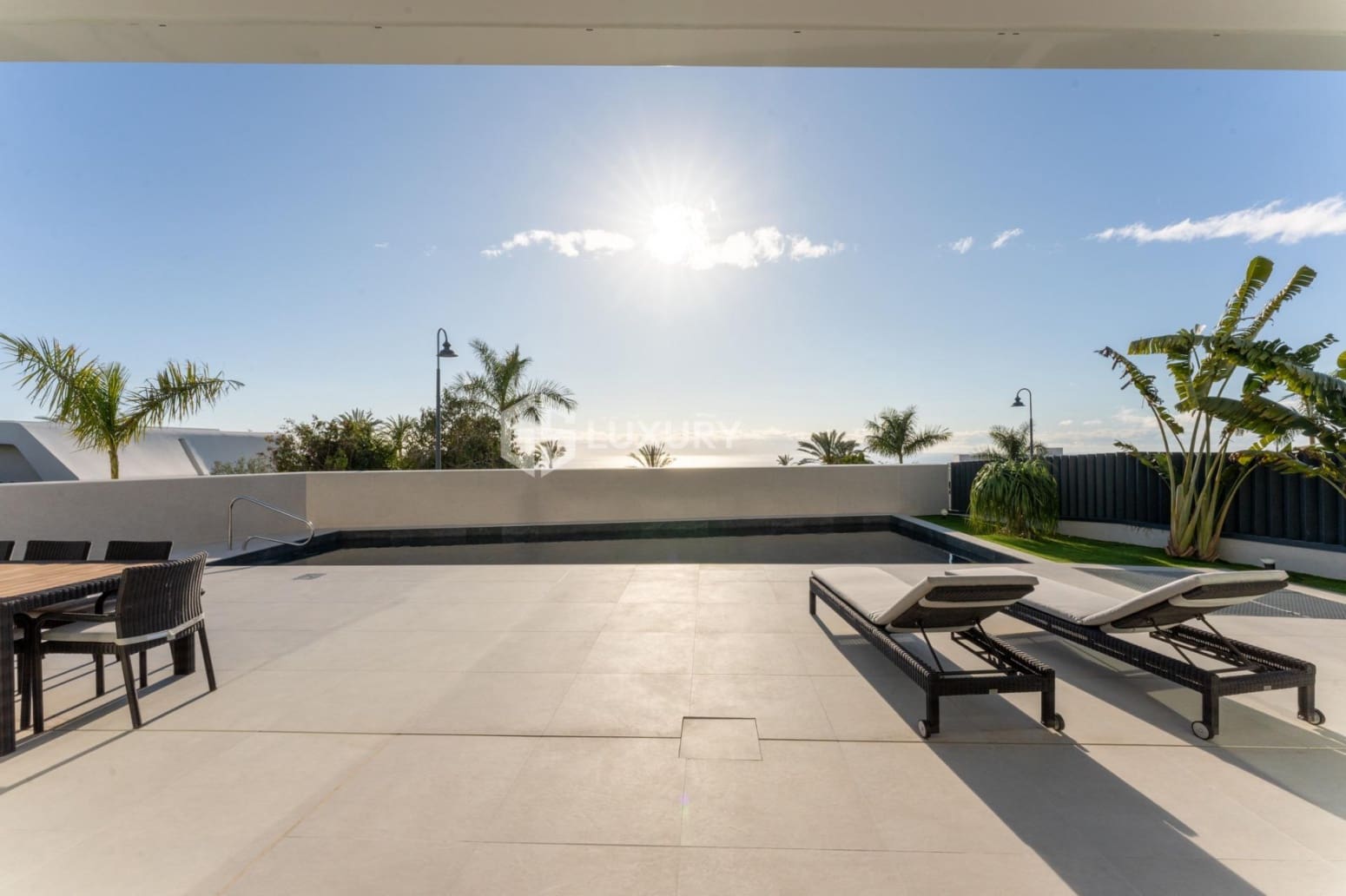 4 bedroom Villa for sale in Guia de Isora with garage - € 5,000,000 (Ref: 9700044)