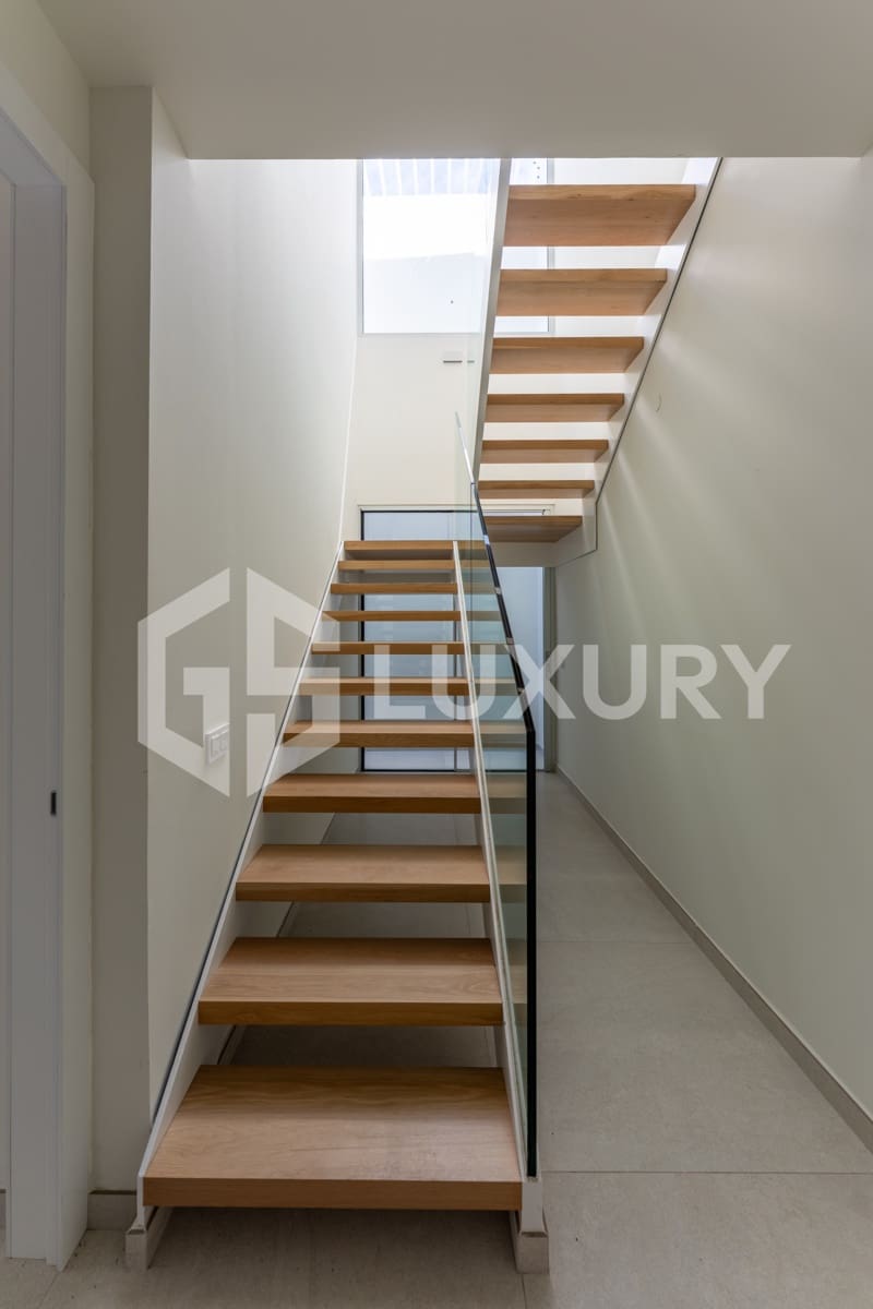 4 bedroom Villa for sale in Adeje with pool garage - € 1,980,000 (Ref: 9700045)