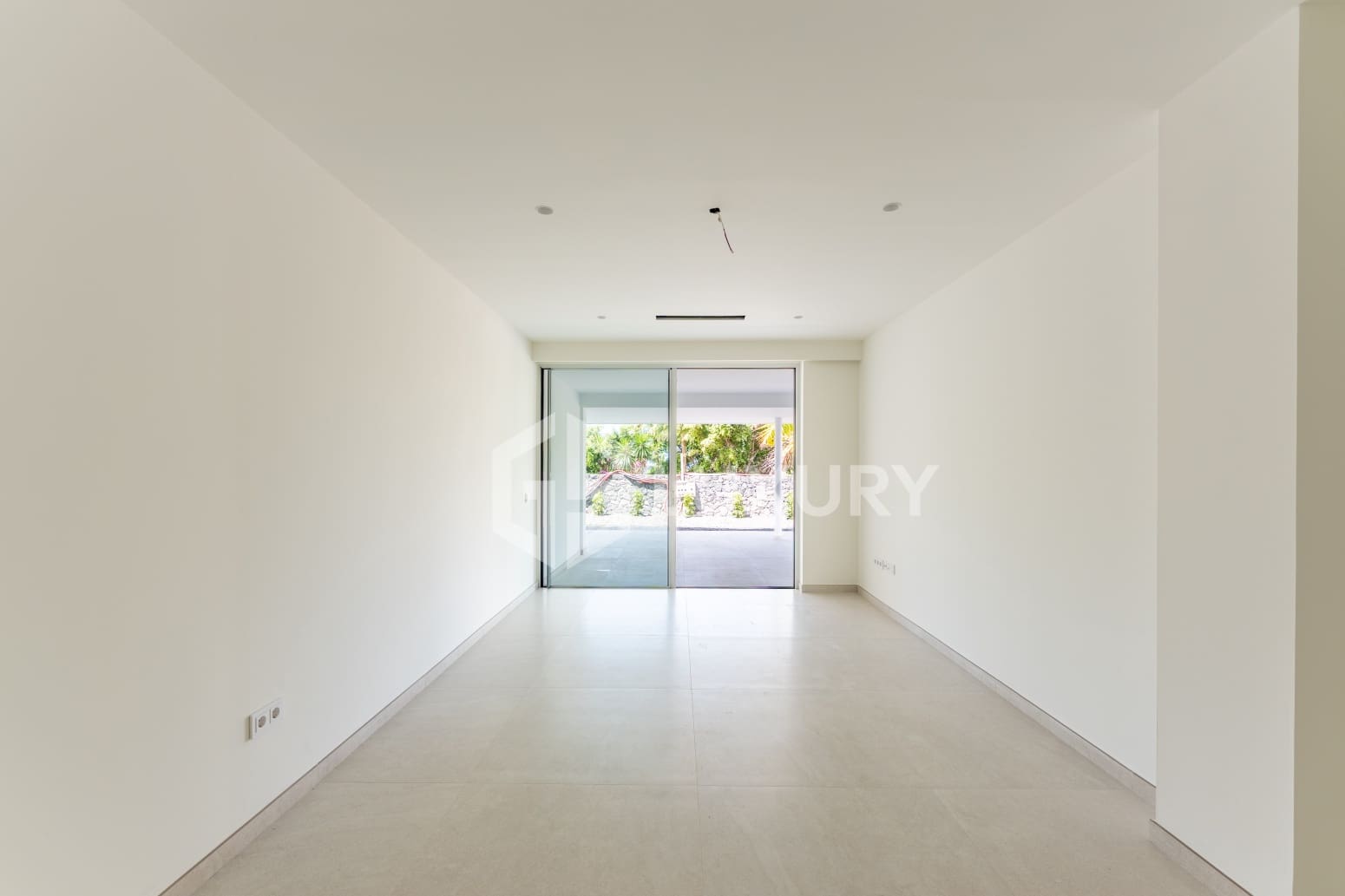 4 bedroom Villa for sale in Adeje with pool garage - € 1,980,000 (Ref: 9700045)