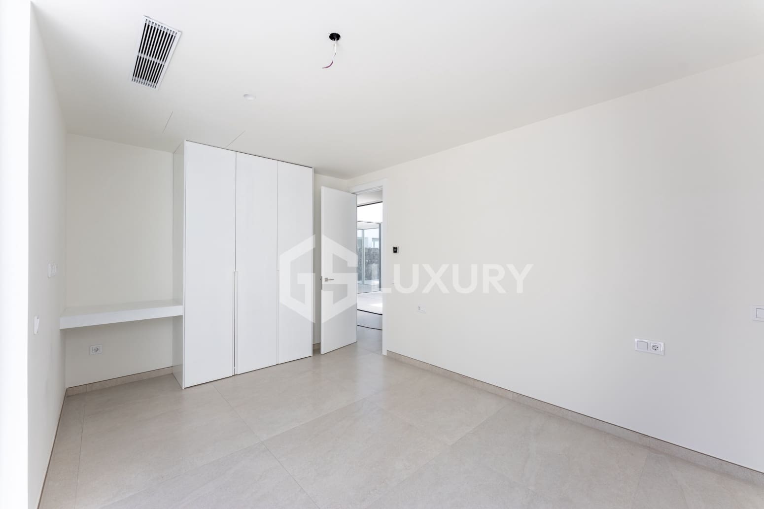 4 bedroom Villa for sale in Adeje with pool garage - € 1,980,000 (Ref: 9700045)